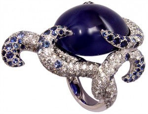 "Nemo" ring in 18k white gold with sapphire cabochon , diamonds, sapphires.