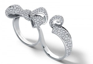 "Bow" double fingers ring in 18k white gold and diamonds