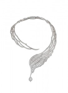 "Wings" necklace in 18k white gold with diamonds.