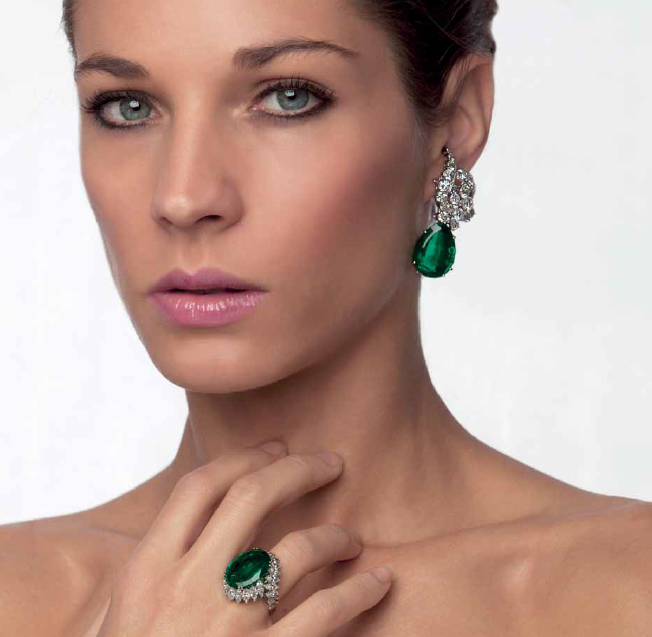 Cassetti earrings and ring with emeralds and diamonds set in white gold