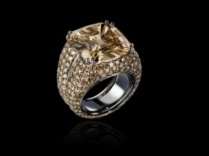 Fancy brown cushion diamond 14.65 ct, High Jewellery collection