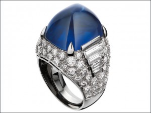 Trombino ring set in platinum with impressive sugarloaf sapphire and diamonds, 1971. In the former collection of Elizabeth Taylor. Bulgari Heritage Collection.