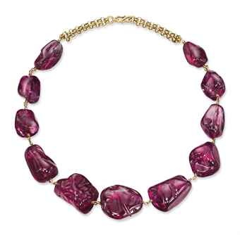 All Imperial Mughal spinel necklace set with 11 Pamir spinels weighting a total of 1,131.59cts sold for $5.2mln at Christie's in 2011