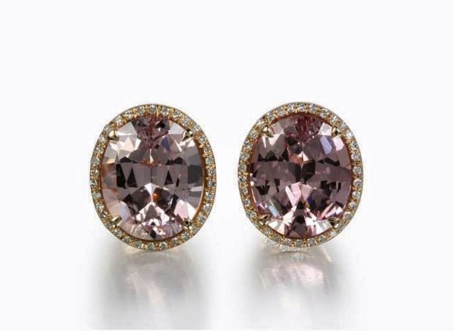 Oval-shaped violet earclips set in yellow gold with diamonds