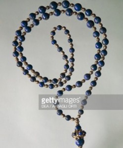 Lapis lazuli waist necklace with gold and silver elements. Part of parure together with earrings created for Gabriele d'Annunzio, 1930, Mario Buccellati