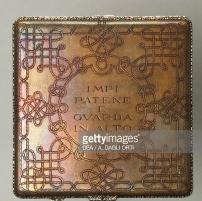 Silver and copper powder case with inscription "Impipatene e guarda in alto", 1940s, Mario Buccellati