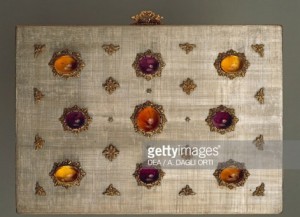 Make-up case in engraved silver and gold, set with cabochon cut topazes and amethysts, 1950s, Mario Buccellati