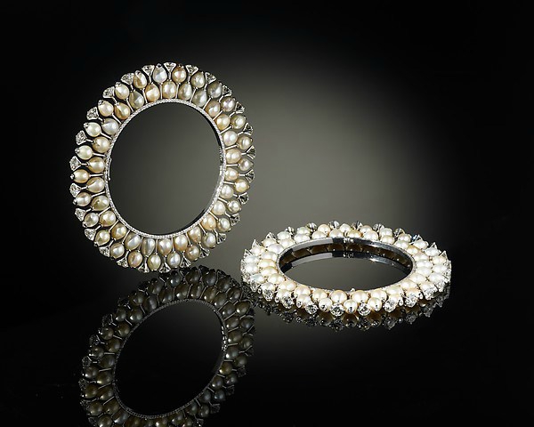 Pair of bangles (kada) in platinum, set with diamonds and pearls, Viren Bhagat, 2012. The Al-Thani Collection.