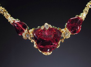 The Timur Ruby Necklace, R. & S. Garrard & Co., Spinels, diamonds, gold, enamel, 50 cm long. The spinels from the Lahore Treasury, 1849. The Timur ruby, 352-carat. RCIN 100017. Royal Collection Trust © Her Majesty Queen Elizabeth II 2012