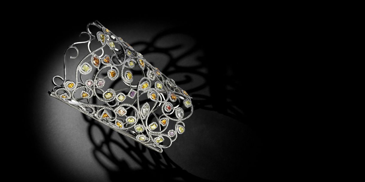 Fantasme cuff set with fancy diamonds, Leysen Joaillier