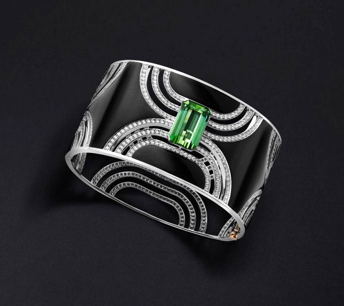 Manhattan cuff set with black jade, diamonds and a green tourmaline, Leysen Joaillier