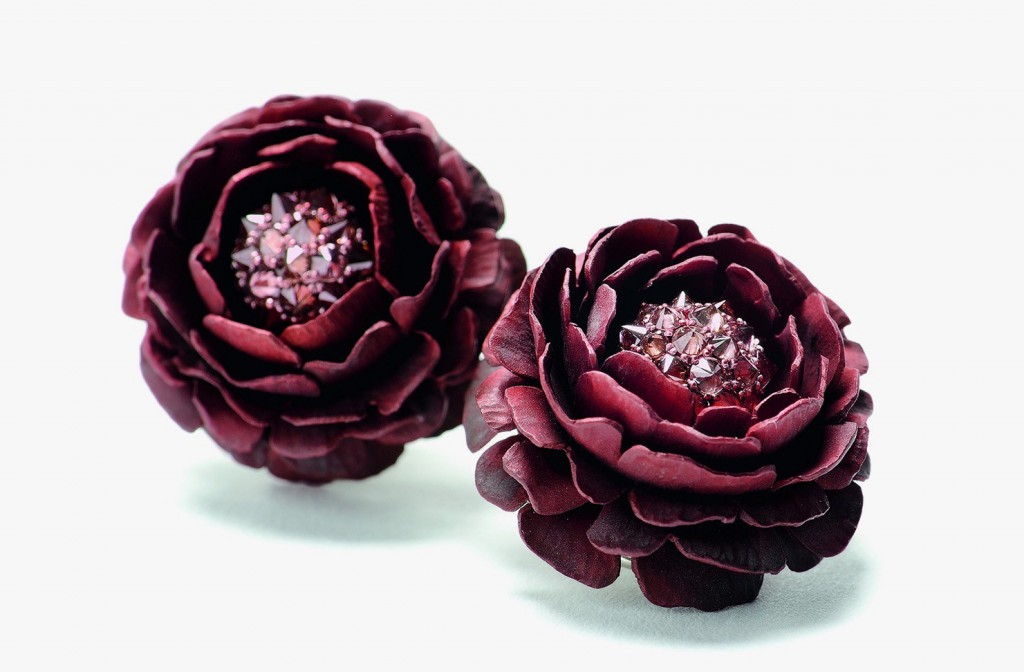 Pink anodized aluminium earrings with pink diamonds, Hemmerle
