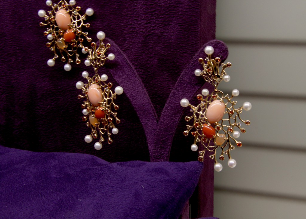 Etoile de Mer earrings made of yellow gold with corals, pearls, citrines. red sapphires, Isabelle Langlois