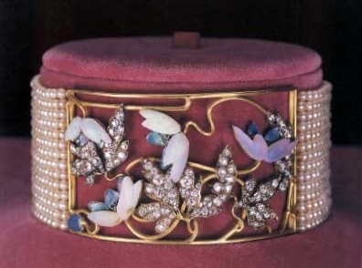 Anemones collier de chien with opals, diamonds, pearls , mounted in yellow gold, Rene' Lalique 