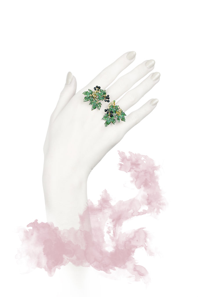 Millesime ring set on yellow gold with meralds, tsavorites, pearled nacre, Morphee Joaillerie