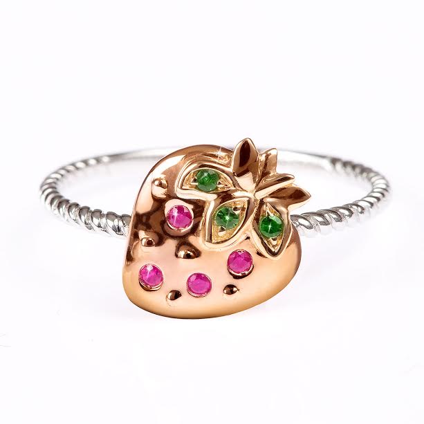Mini Mio Strawberry ring made of white and pink gold with rubies, tsavorites, Vanessa Martinelli