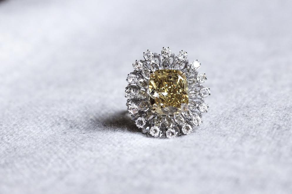 Fancy yellow diamond ring, Busatti Milano