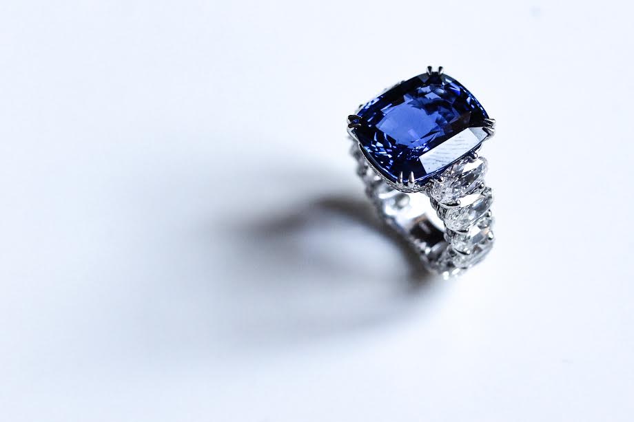 Royal blue sapphire, diamonds ring, Busatti Milano