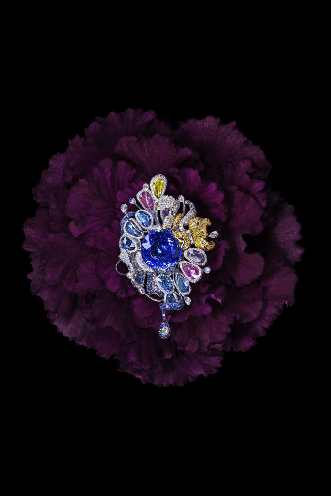 "The Tuileries Garden Brooch/Pendant" made of white and yellow gold with tanzanite, yellow diamonds, sapphires, fancy coloured sapphires, white diamonds, Feng J.