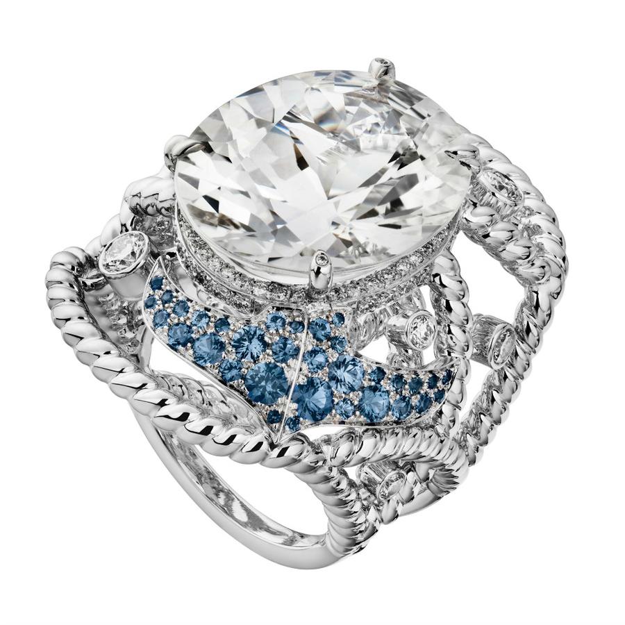Yachting day ring made of rare incolor sapphire, blue sapphires, diamonds, Chanel Joaillerie