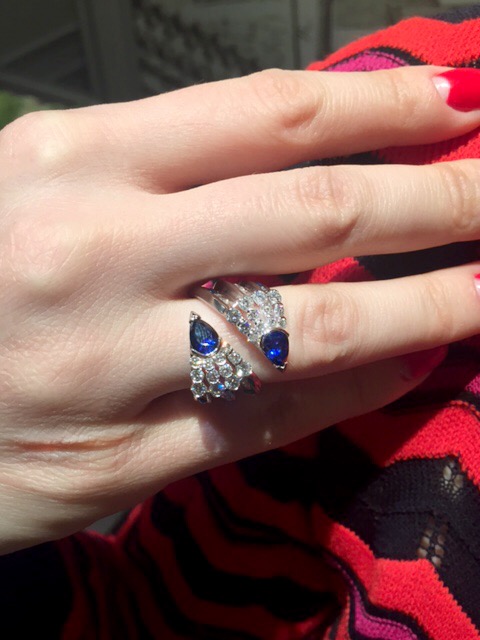 Dune Eventail ring in white gold with sapphires, Reza